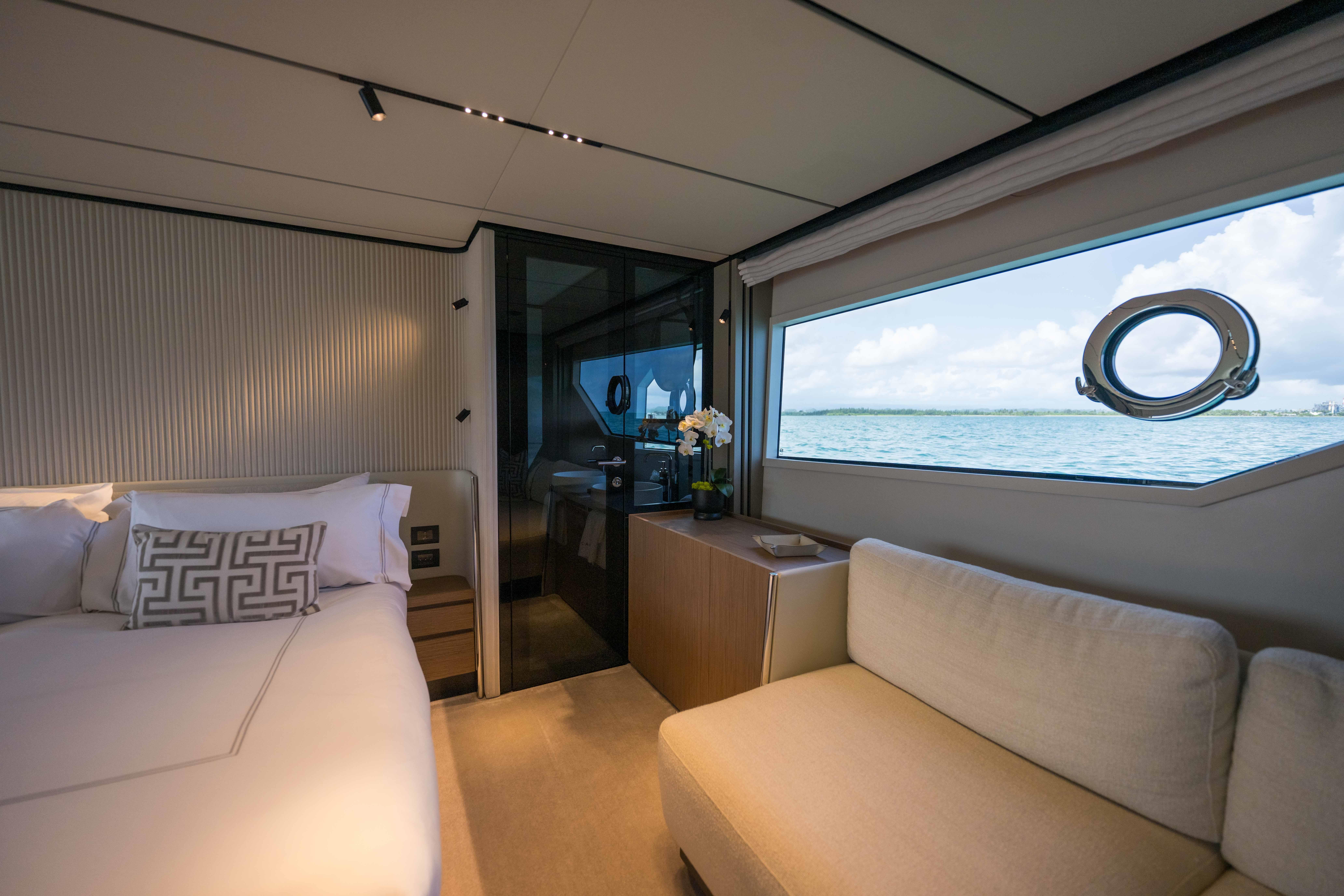 2023 FERRETTI YACHTS 720 